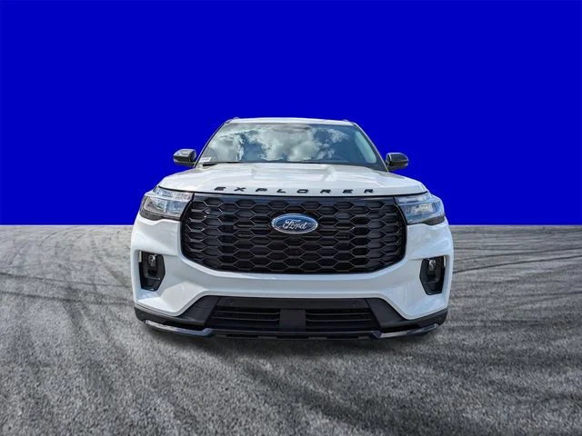 New 2026 Star White Metallic Tri-Coat Ford ST-Line image 9