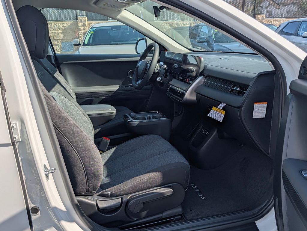 New 2026 White Hyundai SE image 9