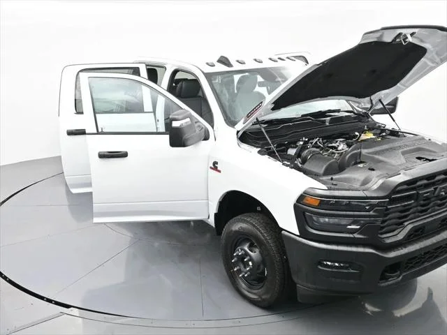 New 2026 Bright White Clear-Coat Exterior Paint RAM TRADESMAN image 39