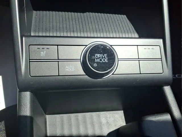 Used 2024 Black Hyundai SEL image 25