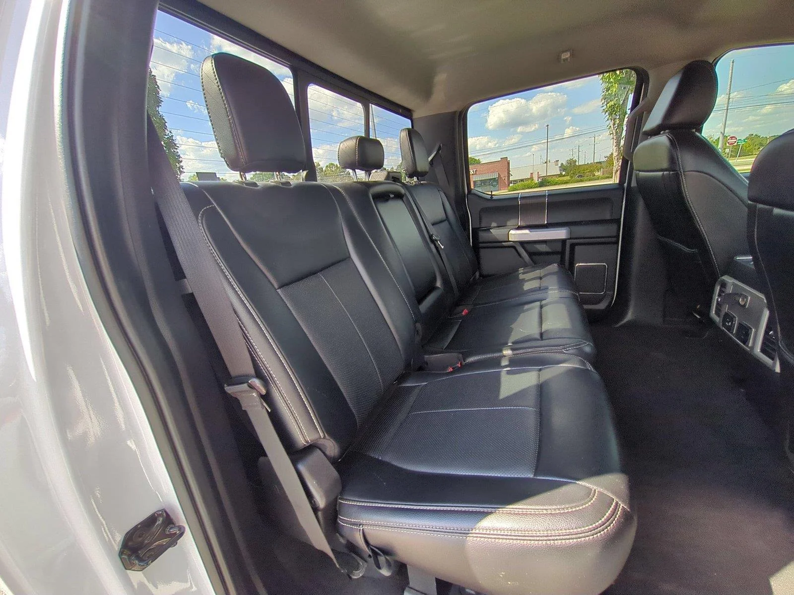 Used 2021 Oxford White Ford Lariat image 34