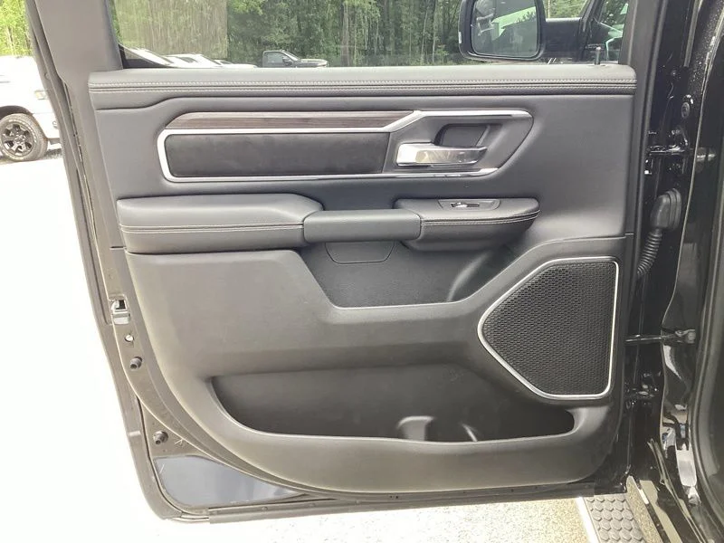 New 2026 Diamond Black Crystal Pearl-Coat Exterior Paint RAM Laramie image 16