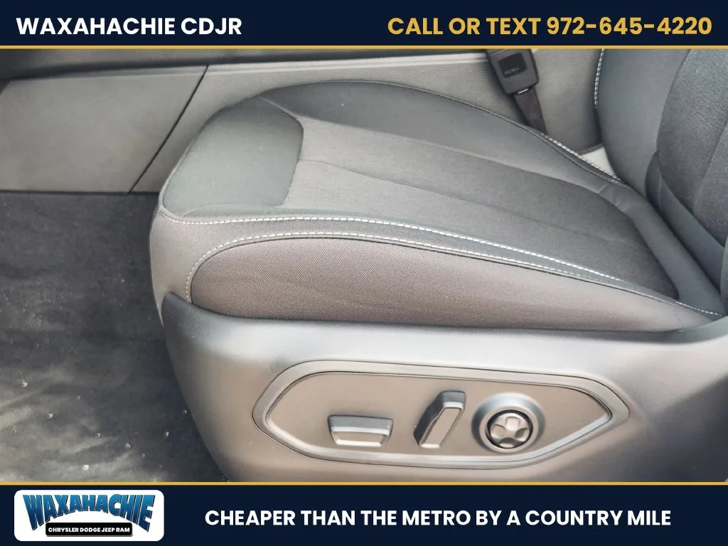 New 2027 Bright White Clear-Coat Paint Jeep Laredo image 19