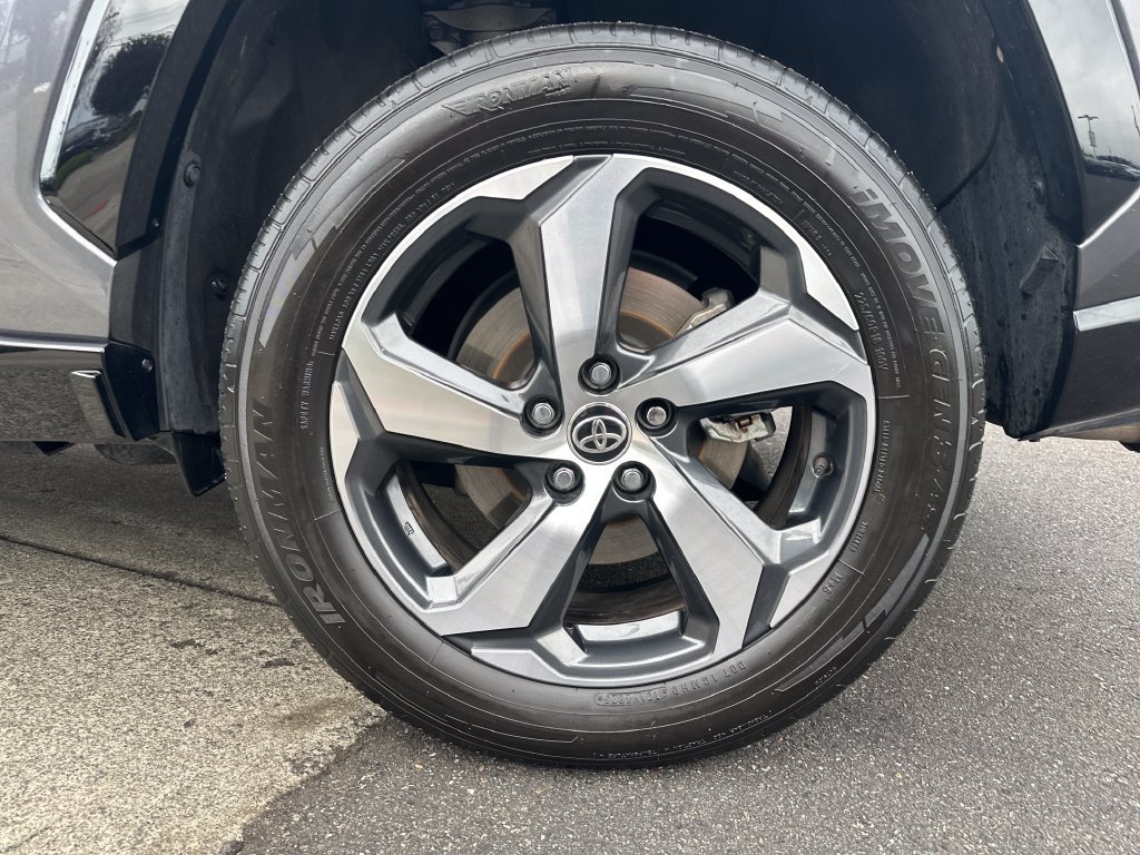 Certified Used 2025 Magnetic Gray Metallic Toyota SE image 28