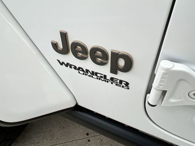 Used 2022 White Jeep Rubicon 392 4x4 image 40