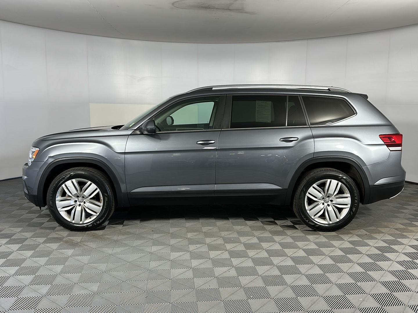 Used 2019 Platinum Gray Metallic Volkswagen 3.6L V6 SE image 4
