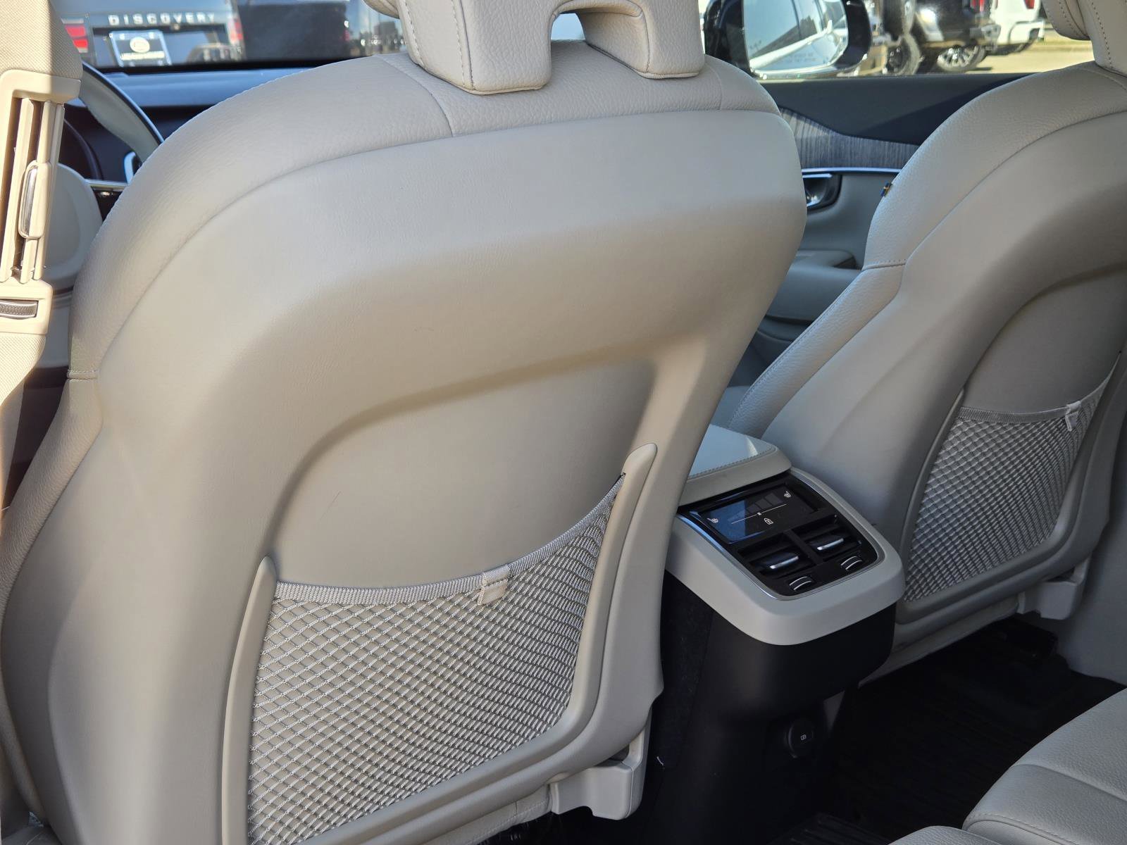 Used 2023 Onyx Black Metallic Volvo Plus image 23