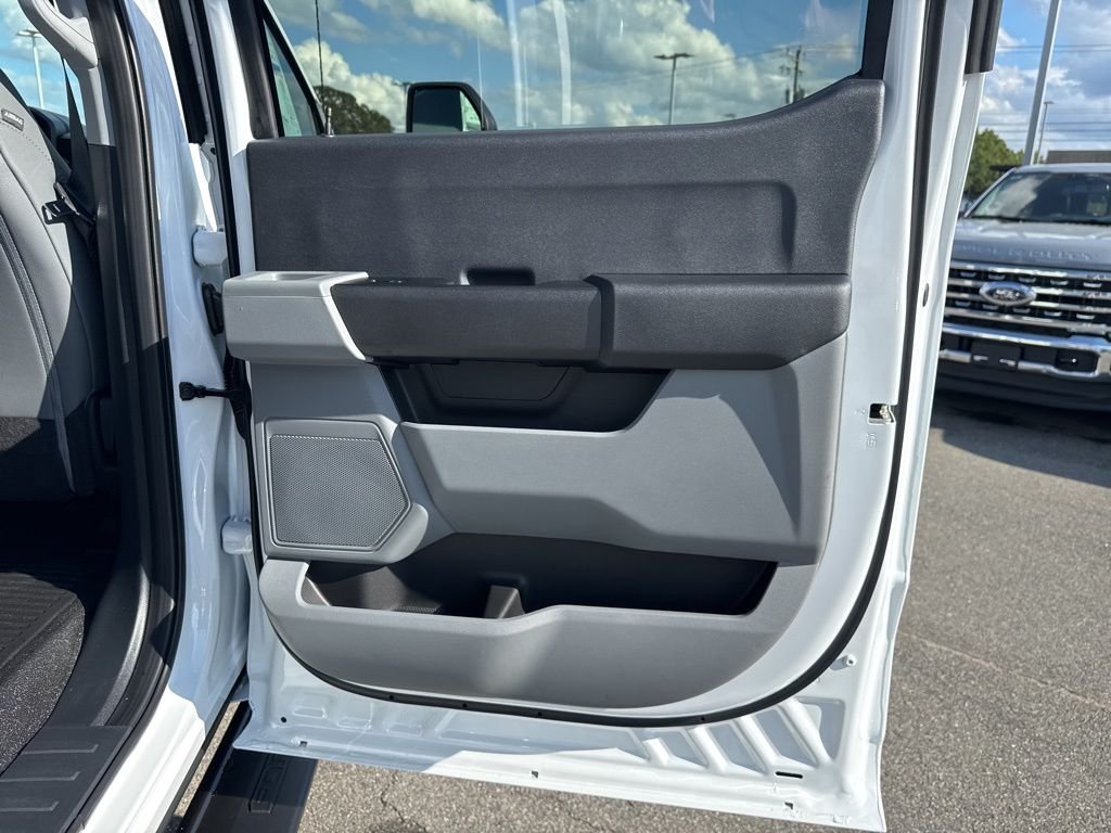 2026 Ford F-350 Super Duty Chassis Cab XL - Photo 18