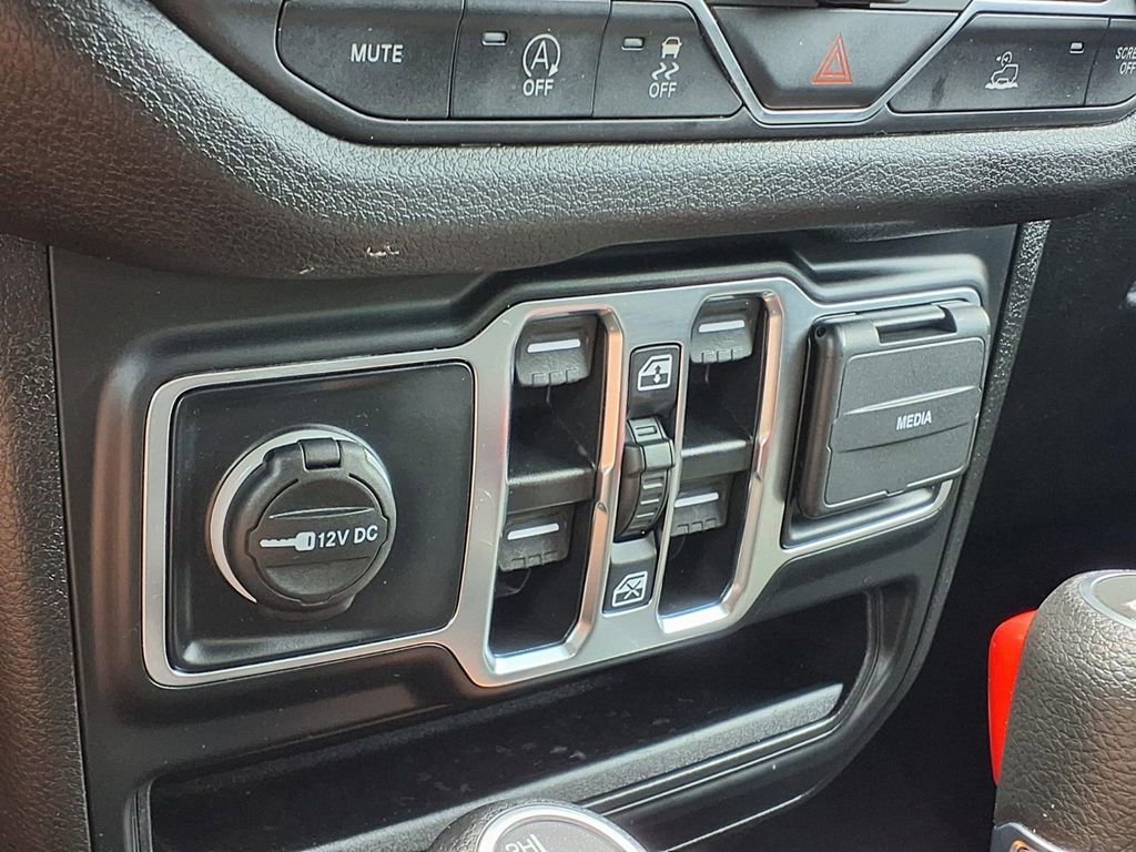 Used 2024 Black Clearcoat Jeep Sport S image 21