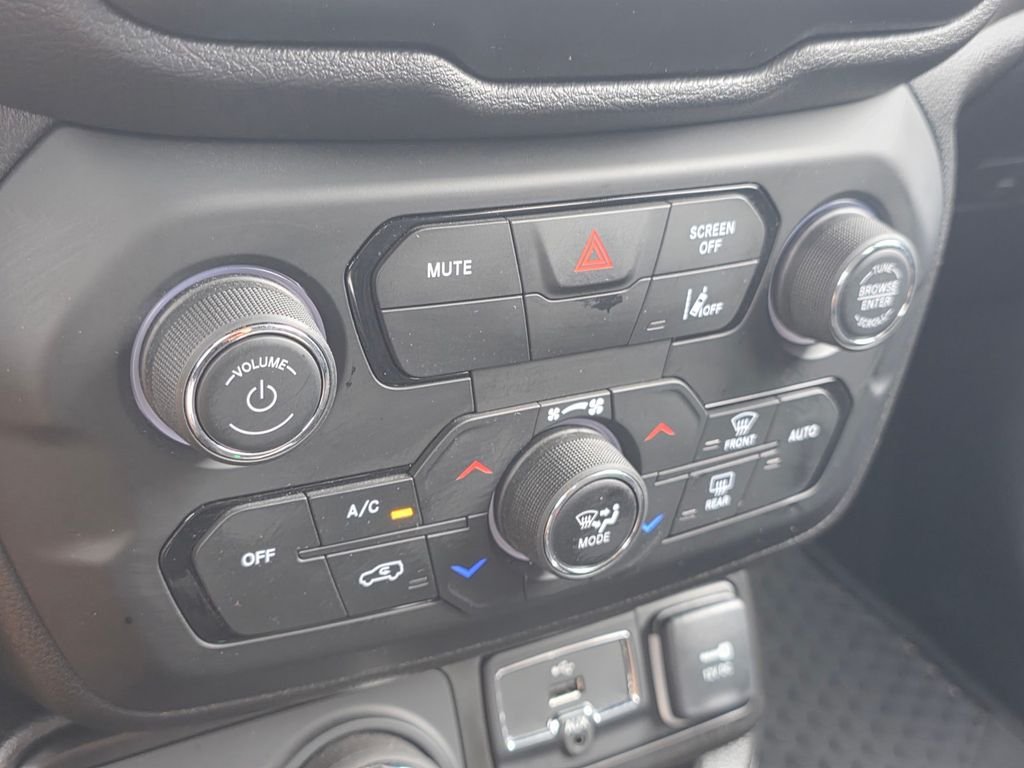 Certified Used 2022 Gray Jeep Latitude image 28