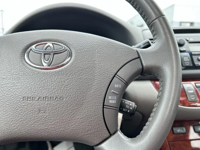 Used 2005 Phantom Gray Pearl Toyota XLE image 37