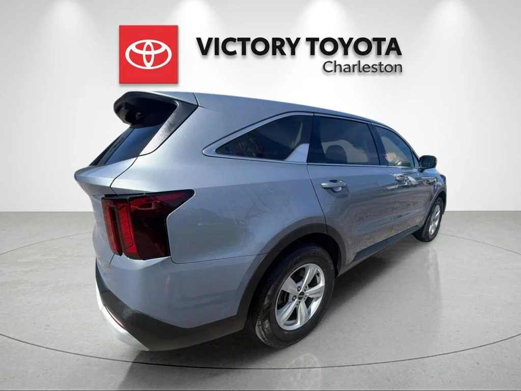 Used 2024 Silver Kia LX image 7