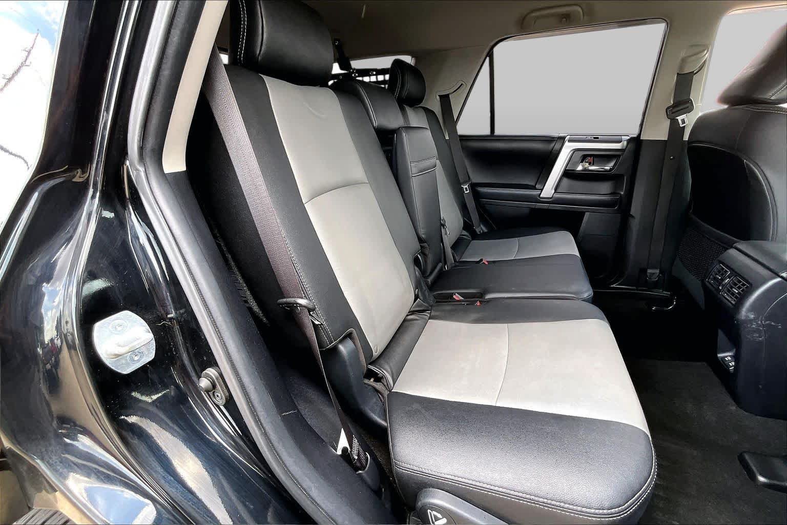 Used 2020 Midnight Black Metallic Toyota SR5 Premium image 21