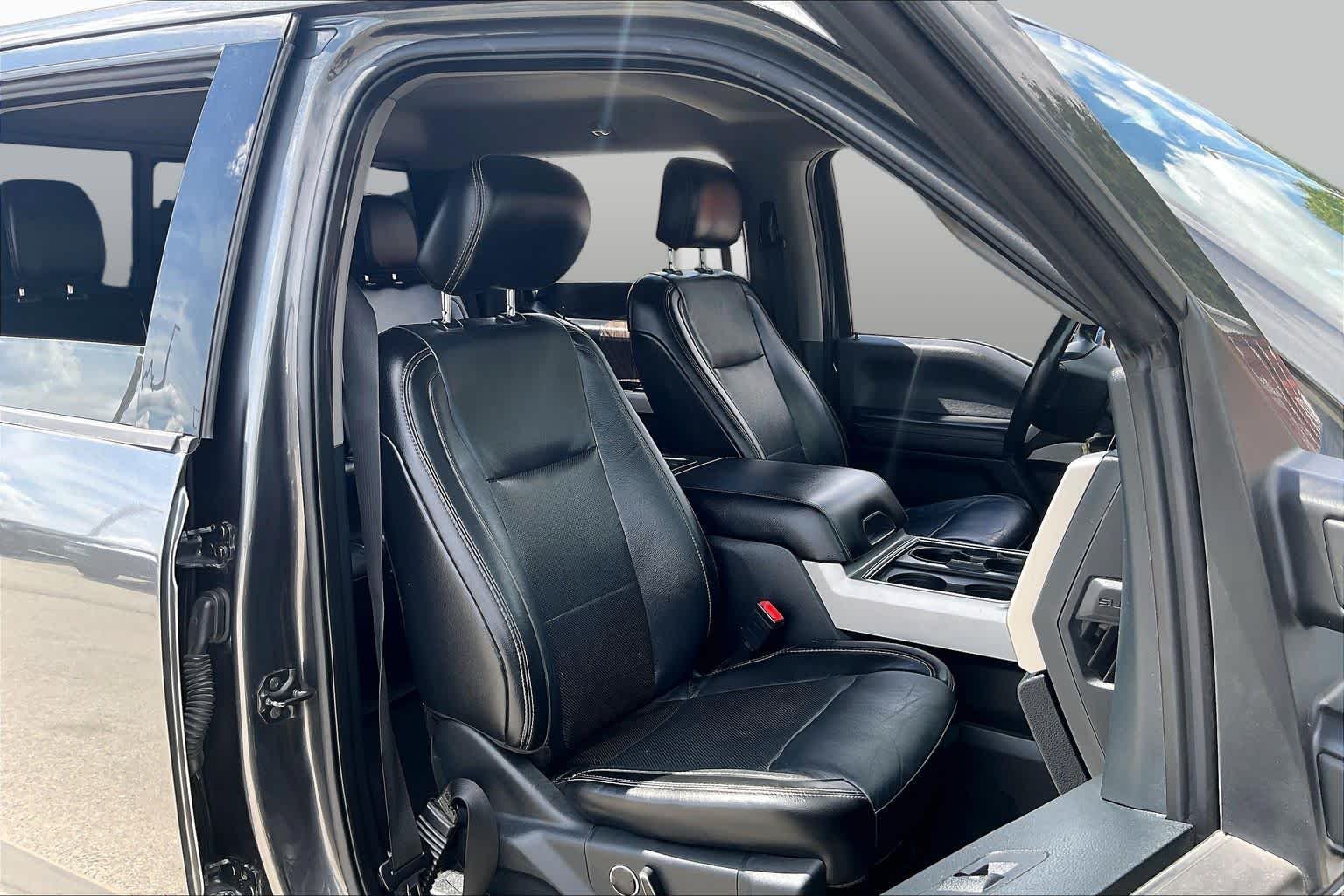 Used 2019 Magnetic Metallic Ford LARIAT image 9