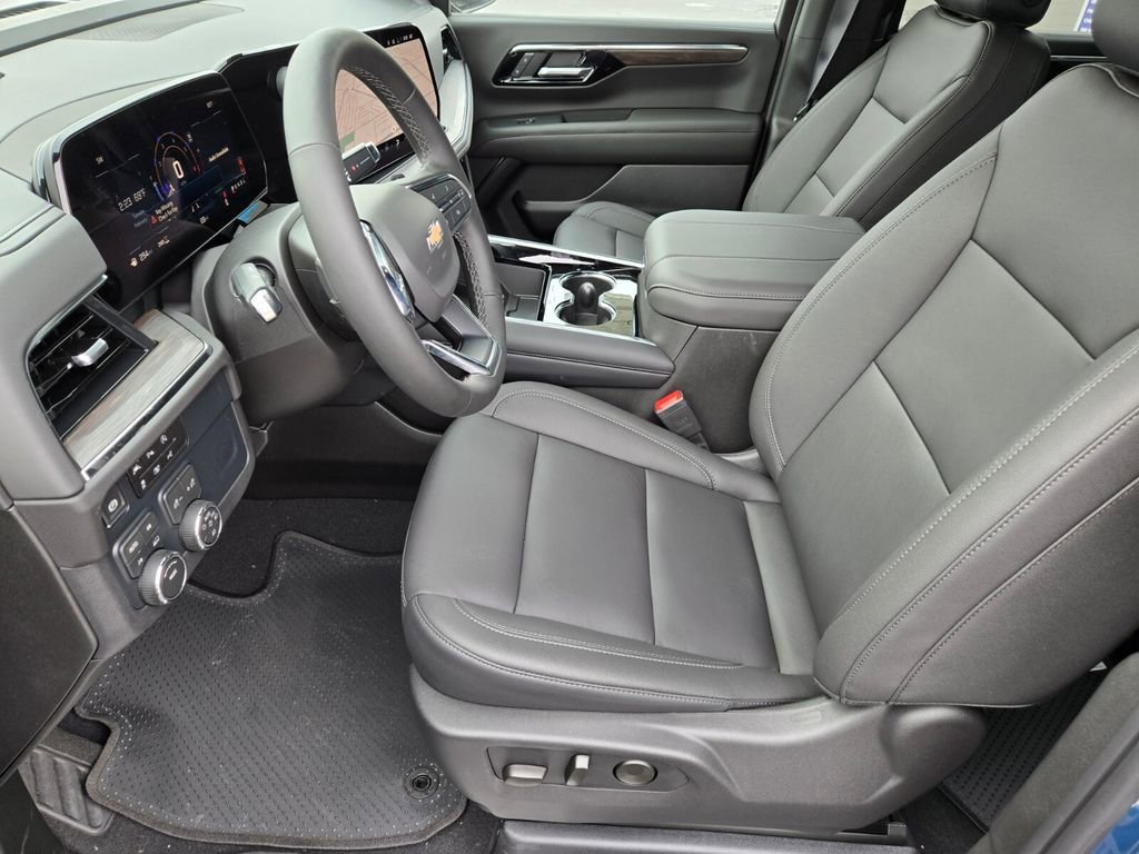 2025 Chevrolet Suburban LT - Photo 6