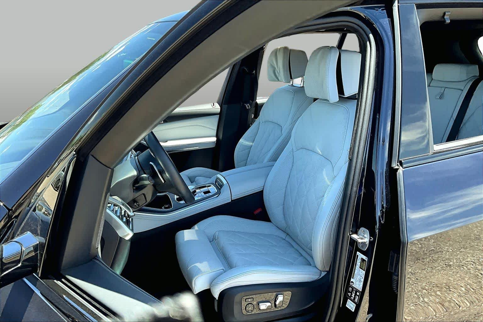 Used 2025 Carbon Black Metallic BMW xDrive40i image 6