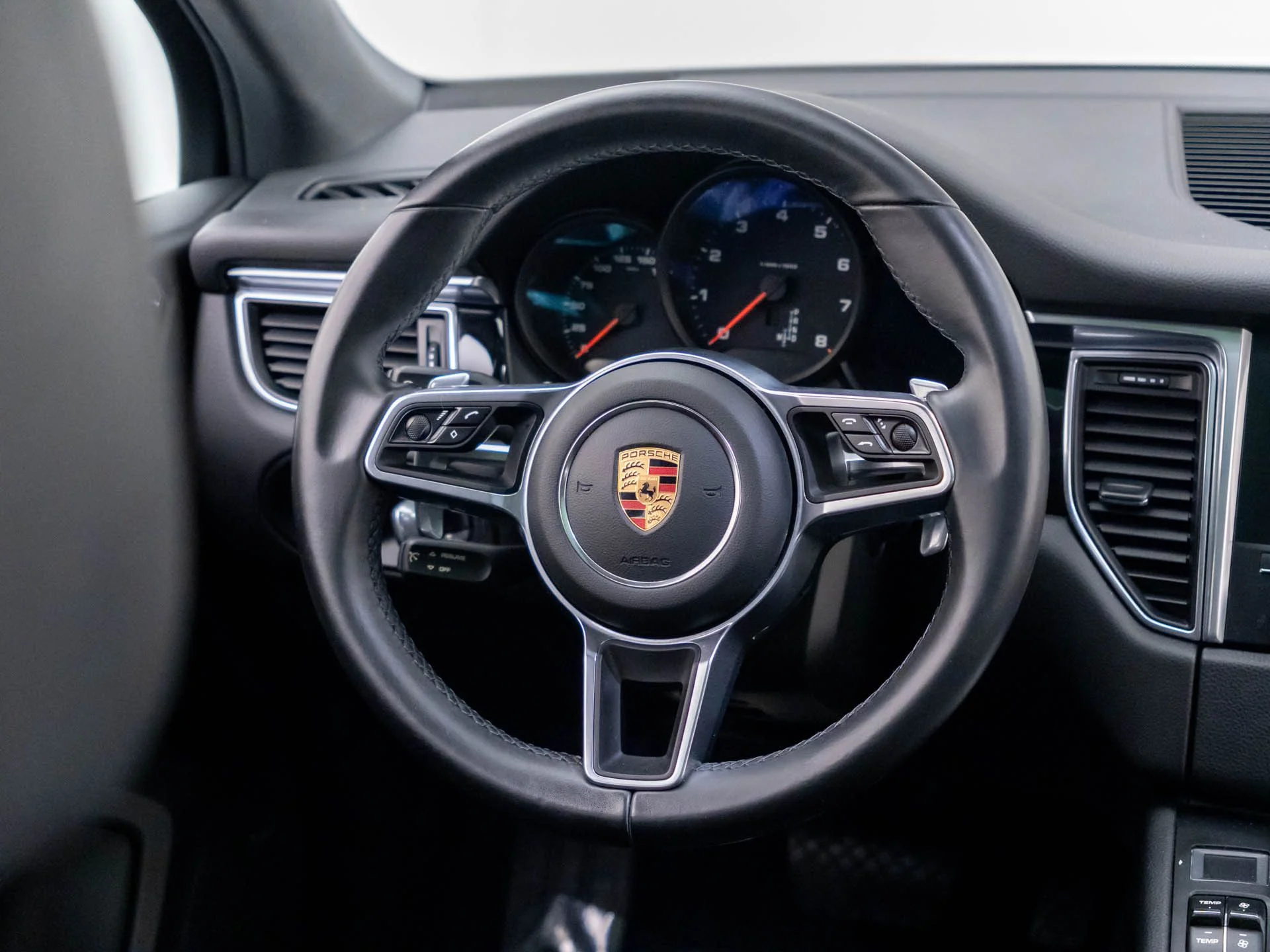 Used 2017  Porsche  image 12