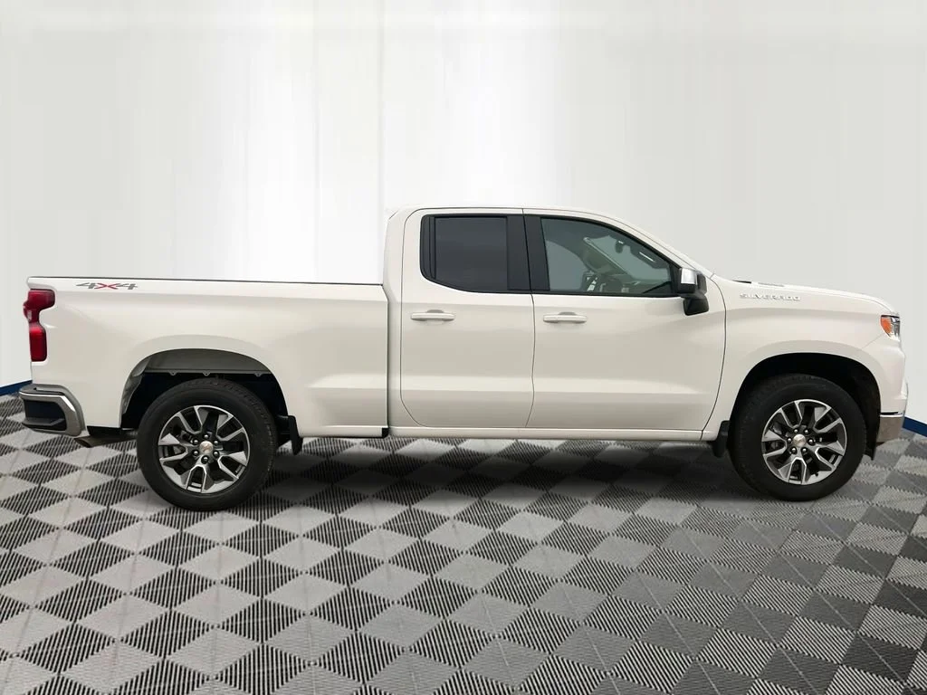New 2026 Summit White Chevrolet LT (2FL) image 6