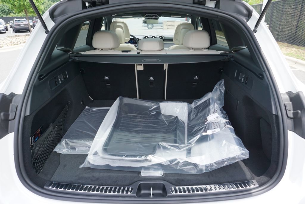 New 2026 Polar White Mercedes-Benz GLC 300 image 40