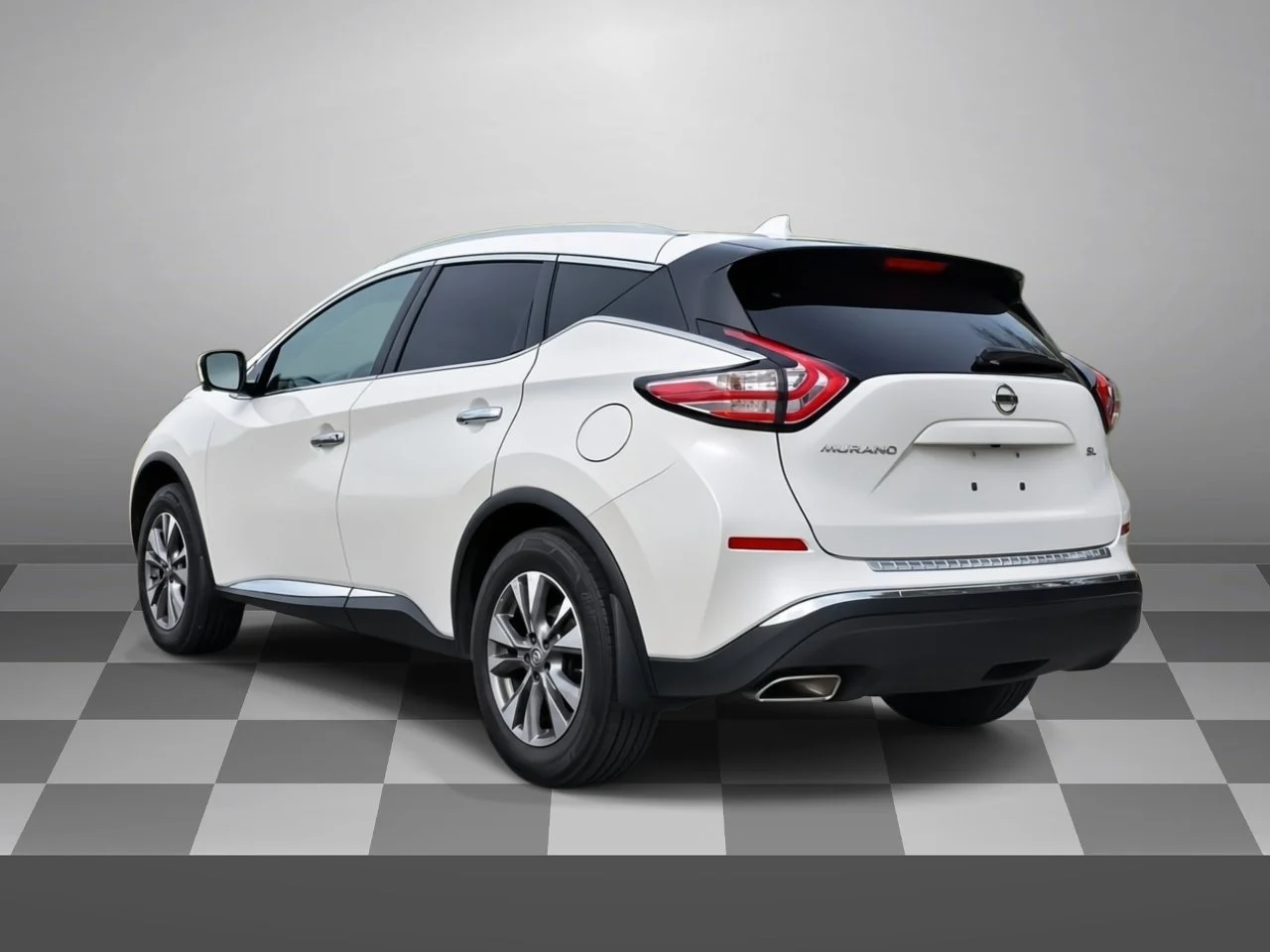 Used 2018 Pearl White Nissan SL image 4