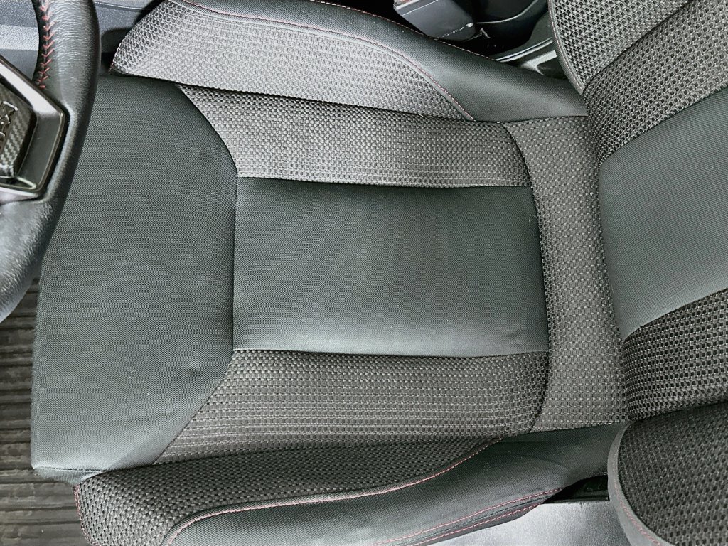 Used 2022 Ice Silver Metallic Subaru Premium image 19