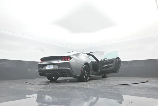 Certified Used 2025 Gray Metallic Ford GT Premium image 41