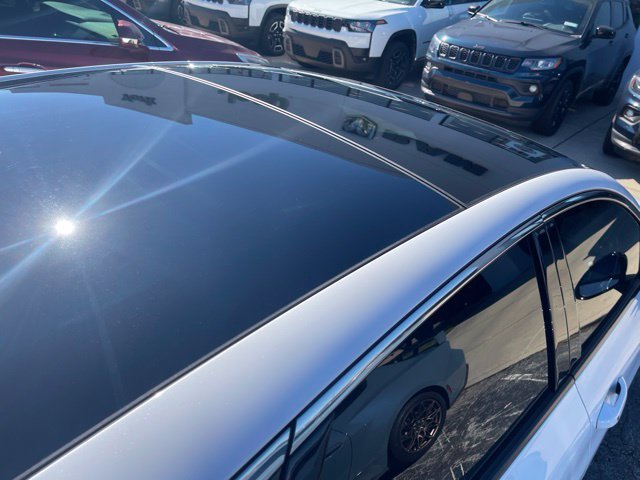 Used 2023 White Kia GT-Line image 8