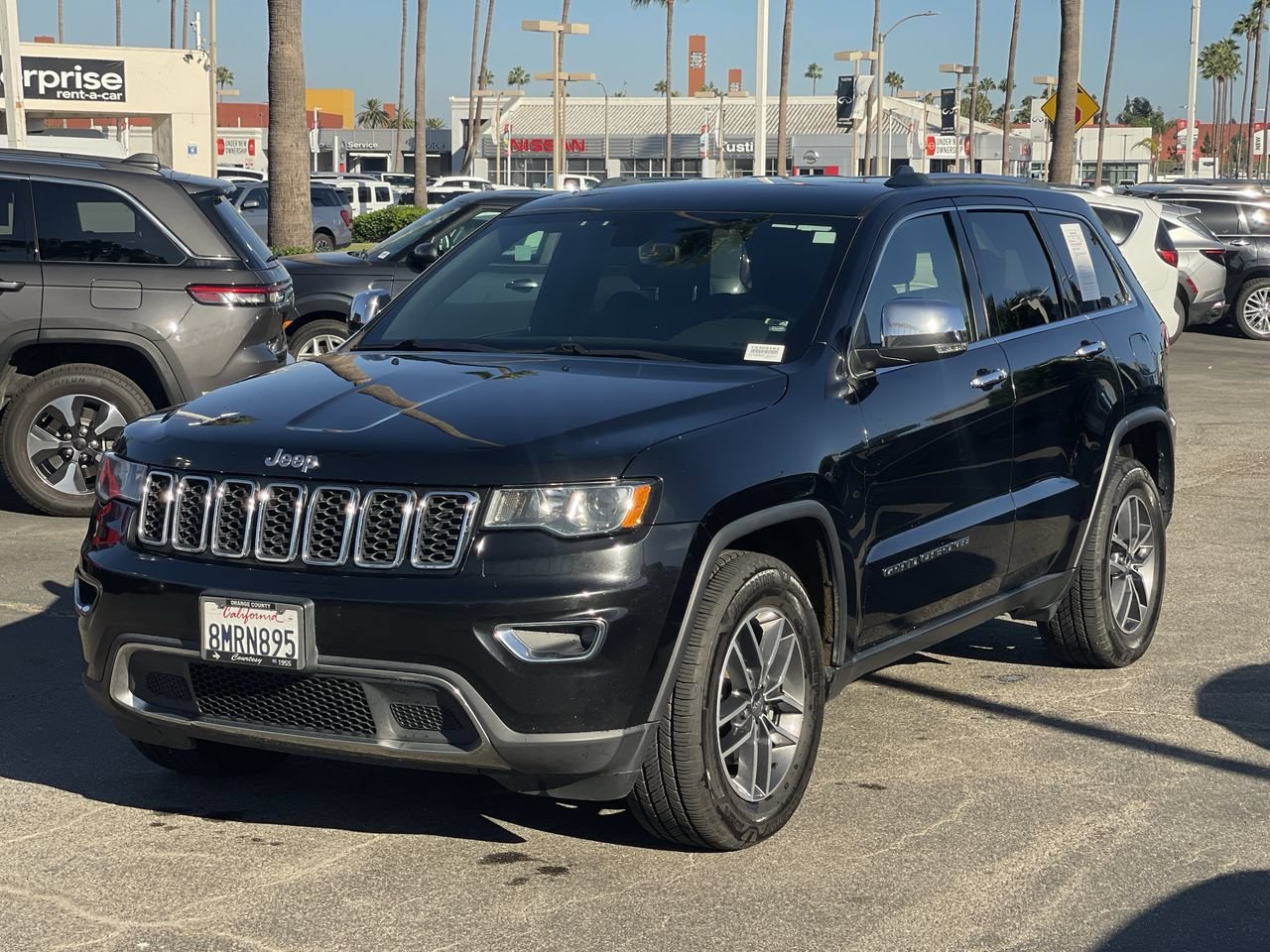 Used 2018 Diamond Black Crystal Pearlcoat Jeep Limited image 2