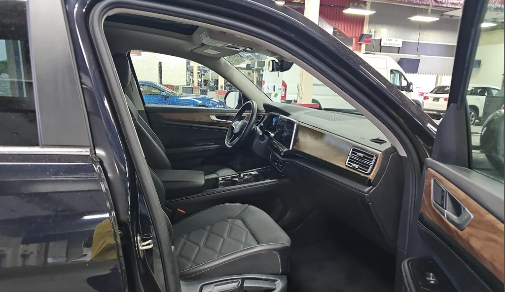 Used 2024 Black Volkswagen 2.0T SE w/Technology image 25