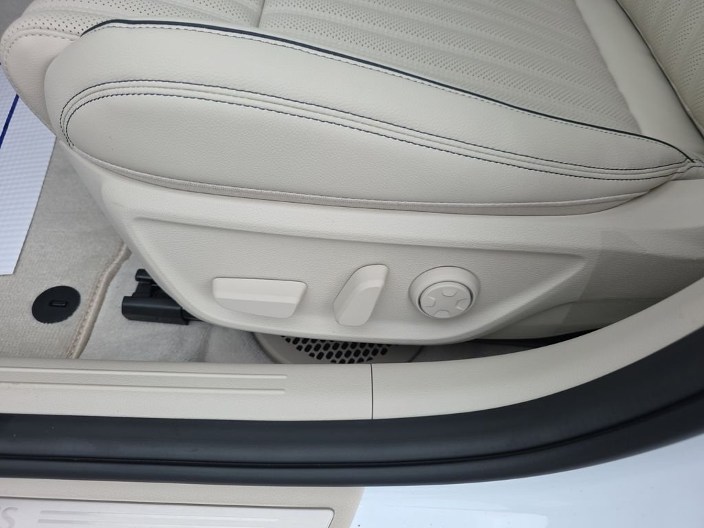 New 2026 White Genesis 2.5T PRESTIGE image 10