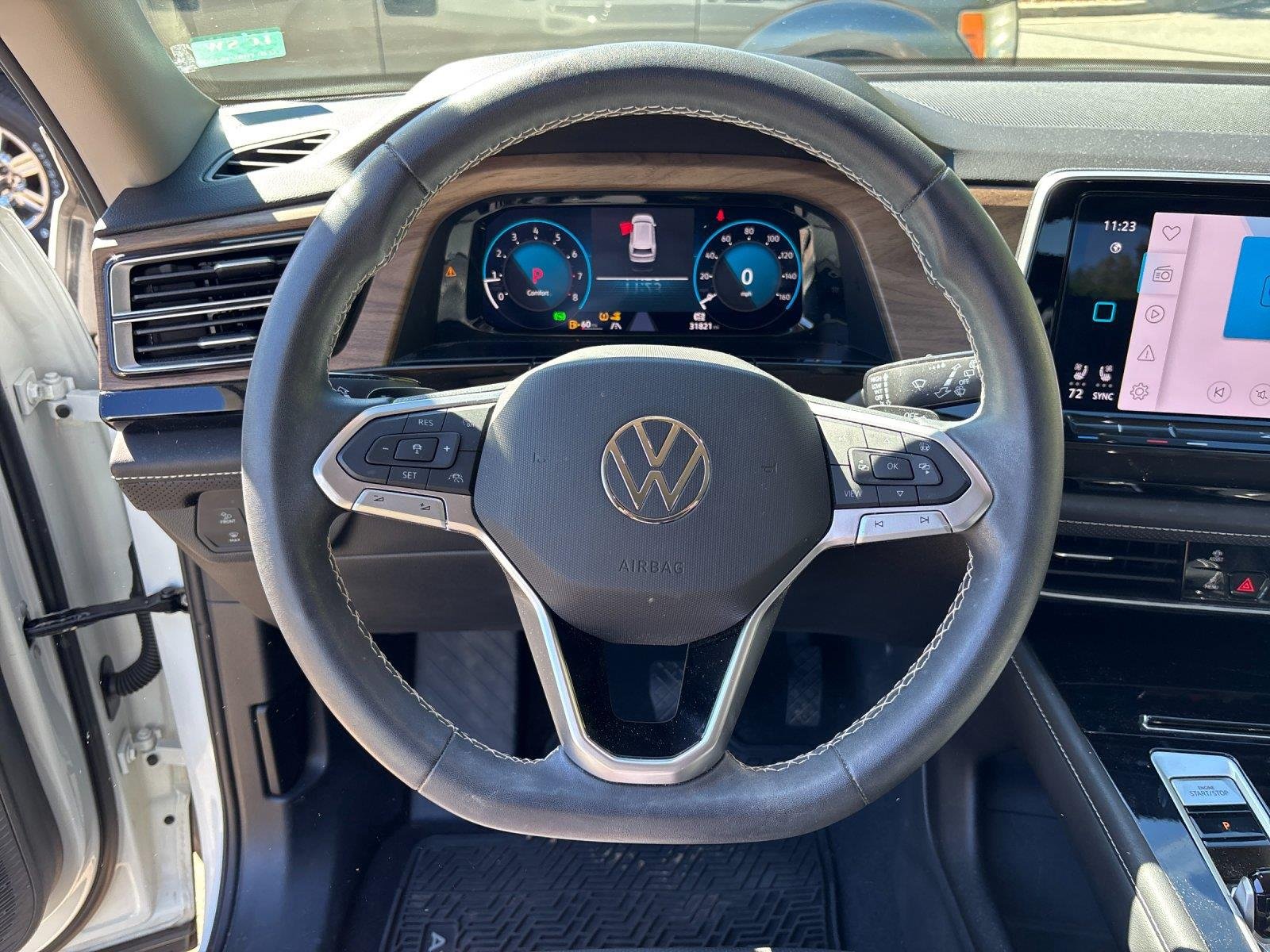 Used 2024 Pure White Volkswagen 2.0T SE w/Technology image 17