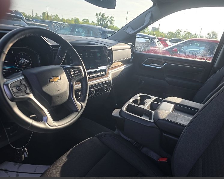 Used 2025 Gray Chevrolet LT image 3