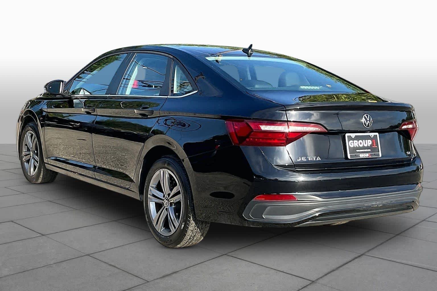 Used 2024 Deep Black Pearl Volkswagen SE image 12