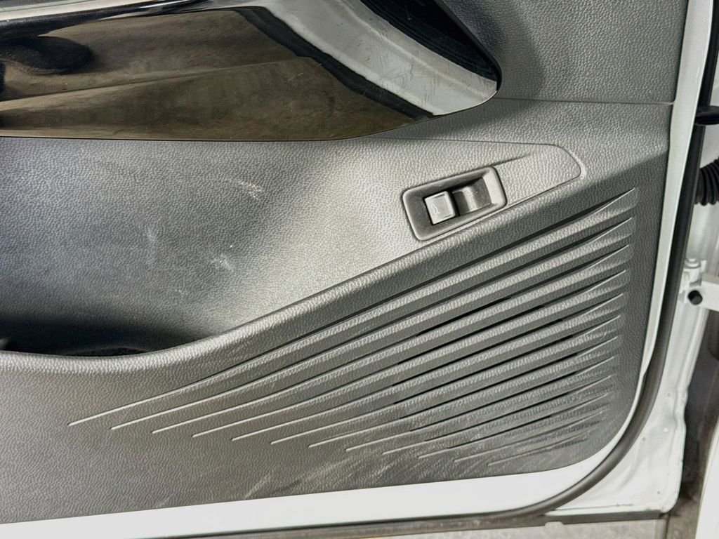 Used 2021 White Volkswagen Pro S image 18
