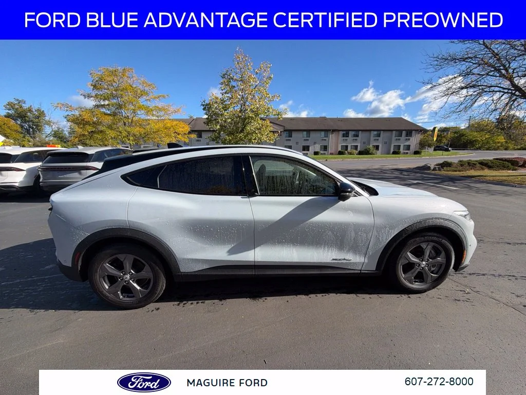 Used 2023 White Metallic Ford Select image 4
