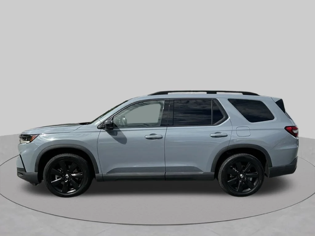 Used 2025  Honda Black Edition image 3