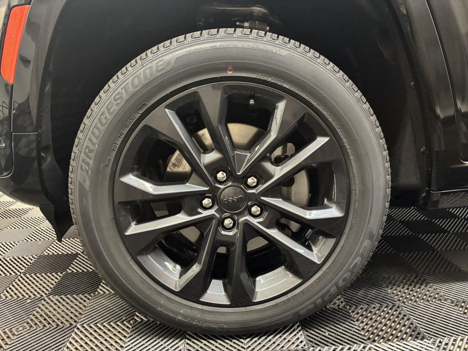 New 2026 Diamond Black Crystal Pearl-Coat Exterior Paint Jeep Limited Reserve image 60