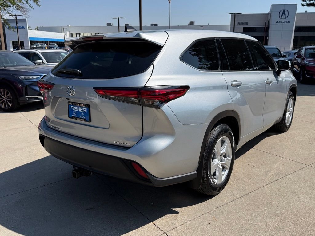 Used 2022 Celestial Silver Metallic Toyota LE image 4
