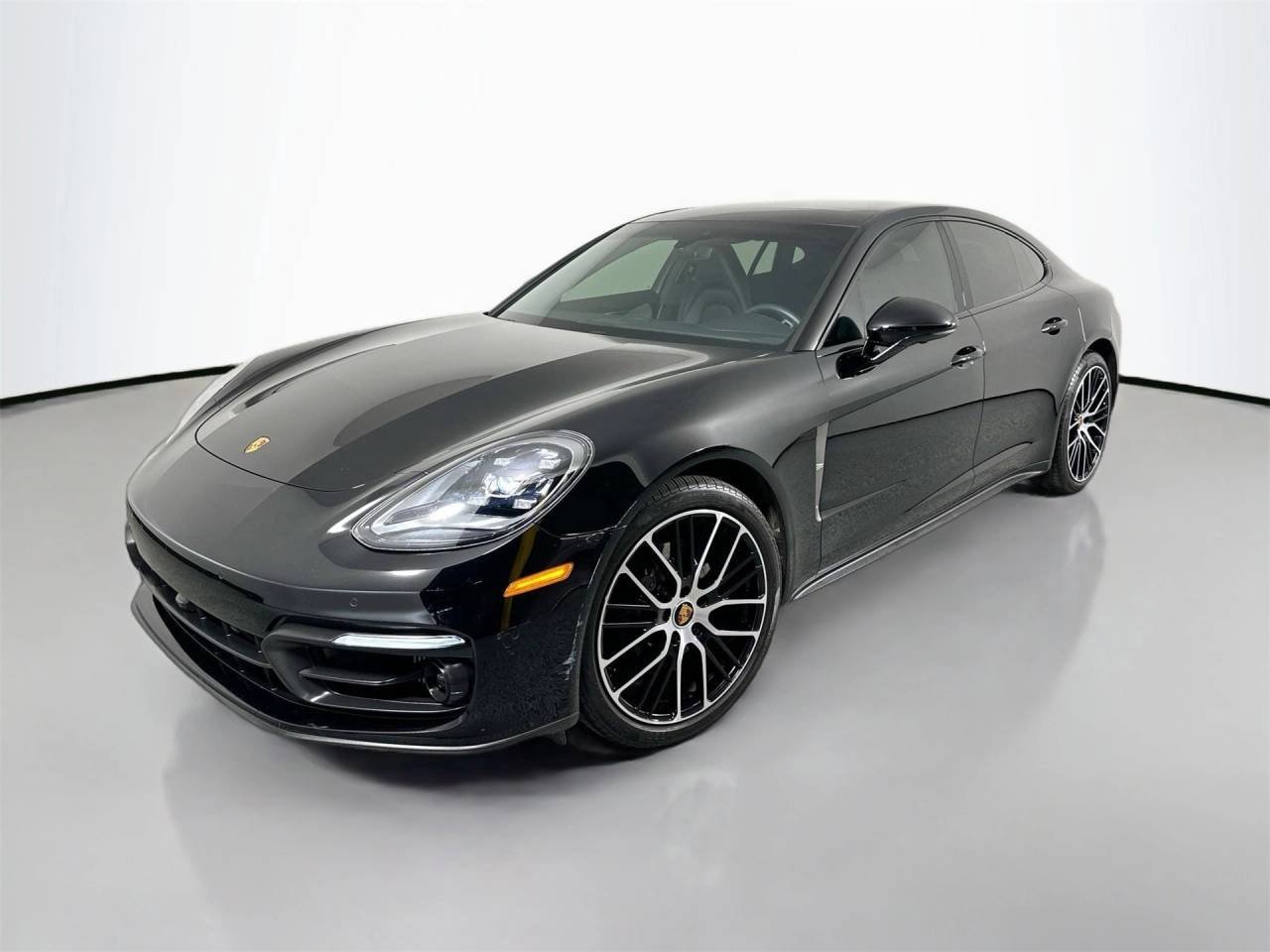 2023 Porsche Panamera 4 Platinum Edition's photo