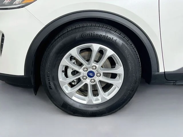 Used 2022 White Ford SE image 29
