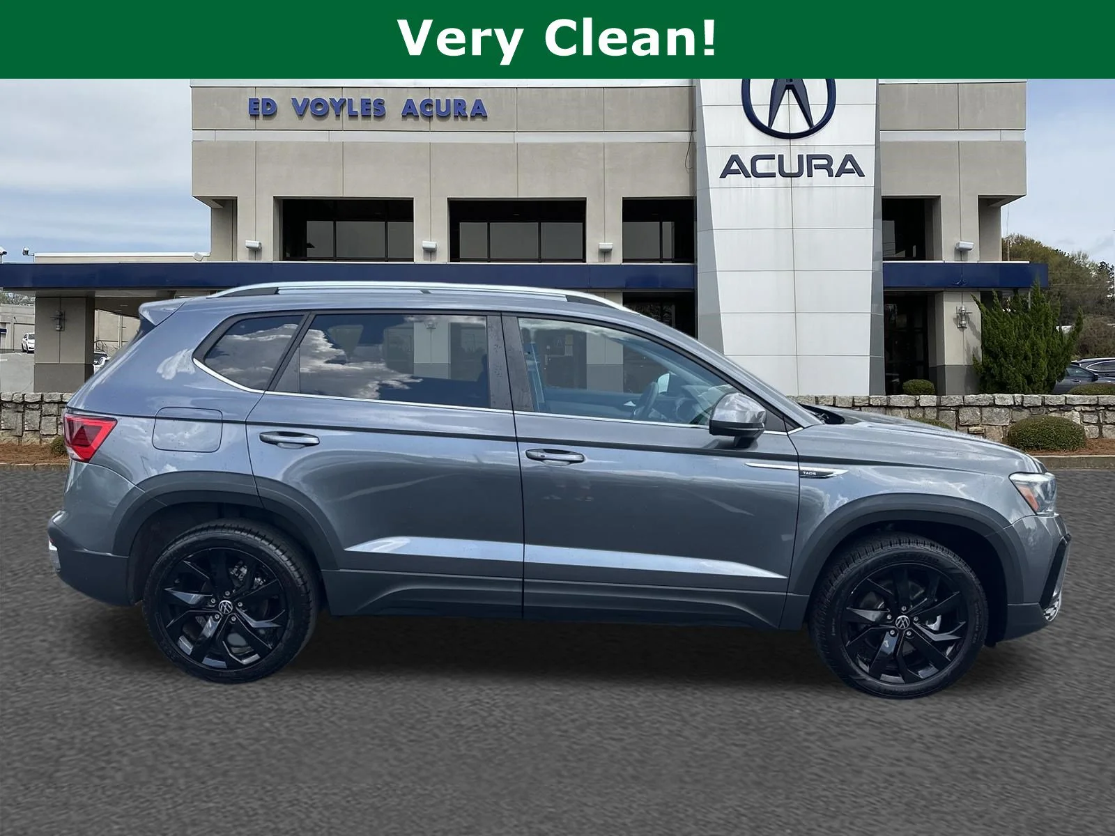 Used 2022 Platinum Gray Metallic Volkswagen SE image 4