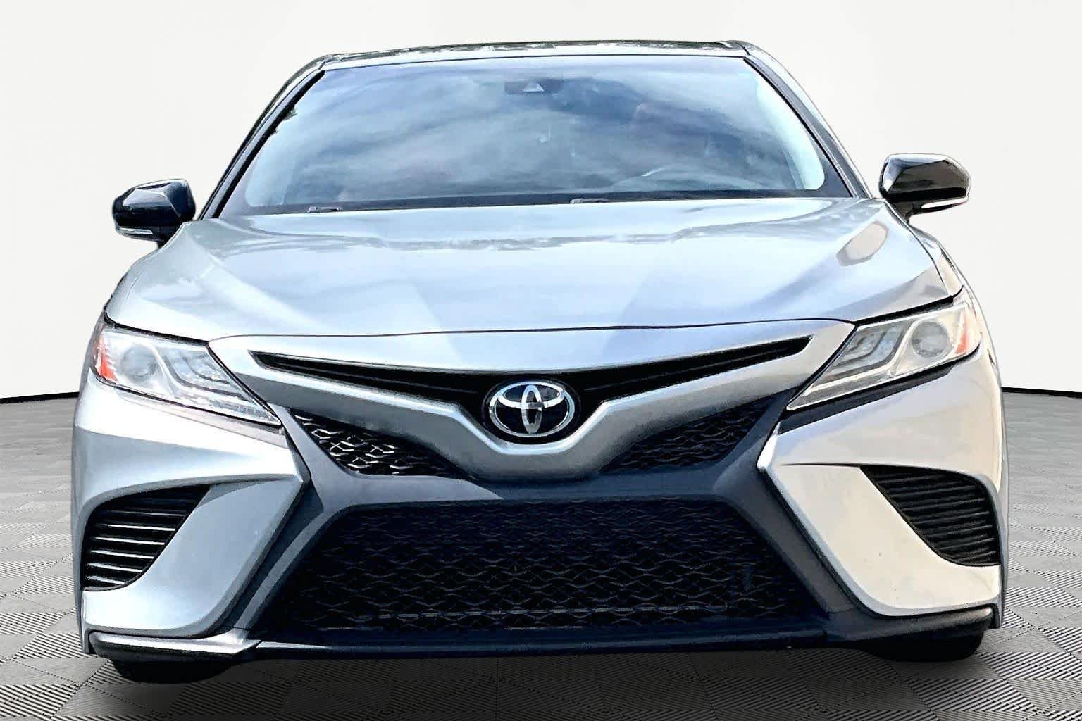 Used 2019 Celestial Silver/Midnight Black Metallic Toyota XSE image 4