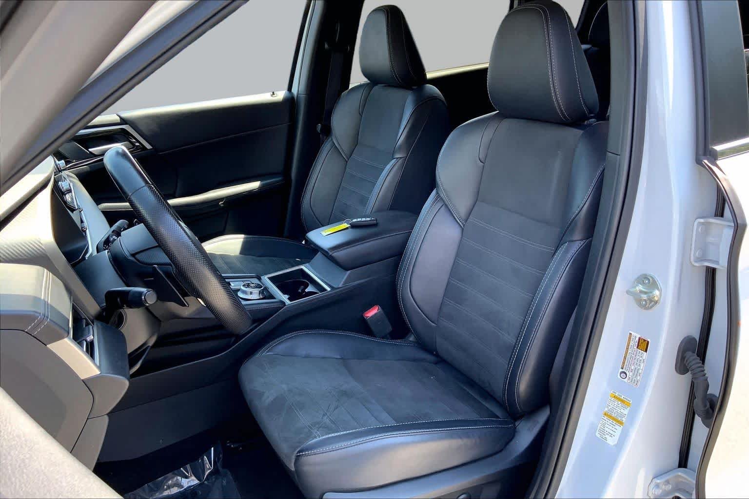 Used 2024 White Diamond Mitsubishi SE image 7