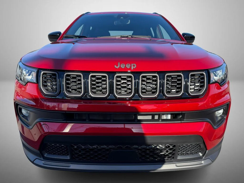 New 2026 Red Hot Pearl-Coat Exterior Paint Jeep Latitude image 9