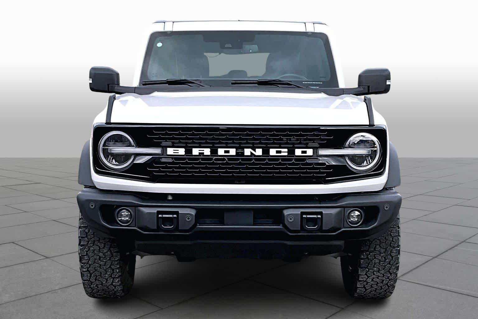 Used 2025 Oxford White Clearcoat Ford Badlands image 4