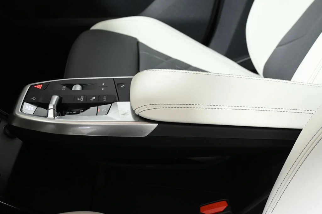 Used 2026 White BMW xDrive28i image 25