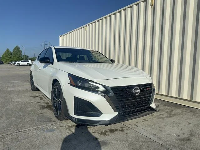 2024 Nissan Altima 2.5 SR's photo