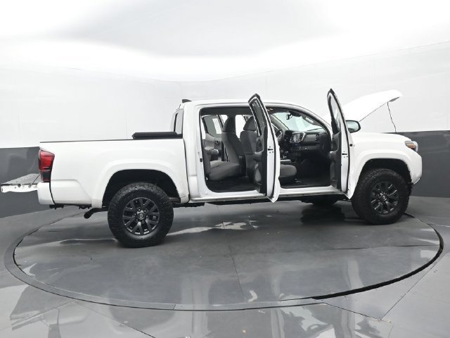 Used 2023 Ice Cap Toyota SR5 image 33
