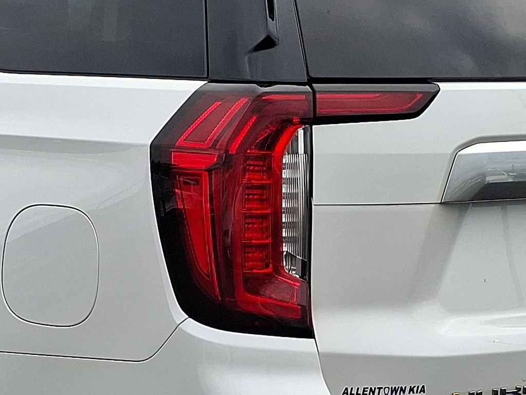 Used 2022 White GMC Denali image 10