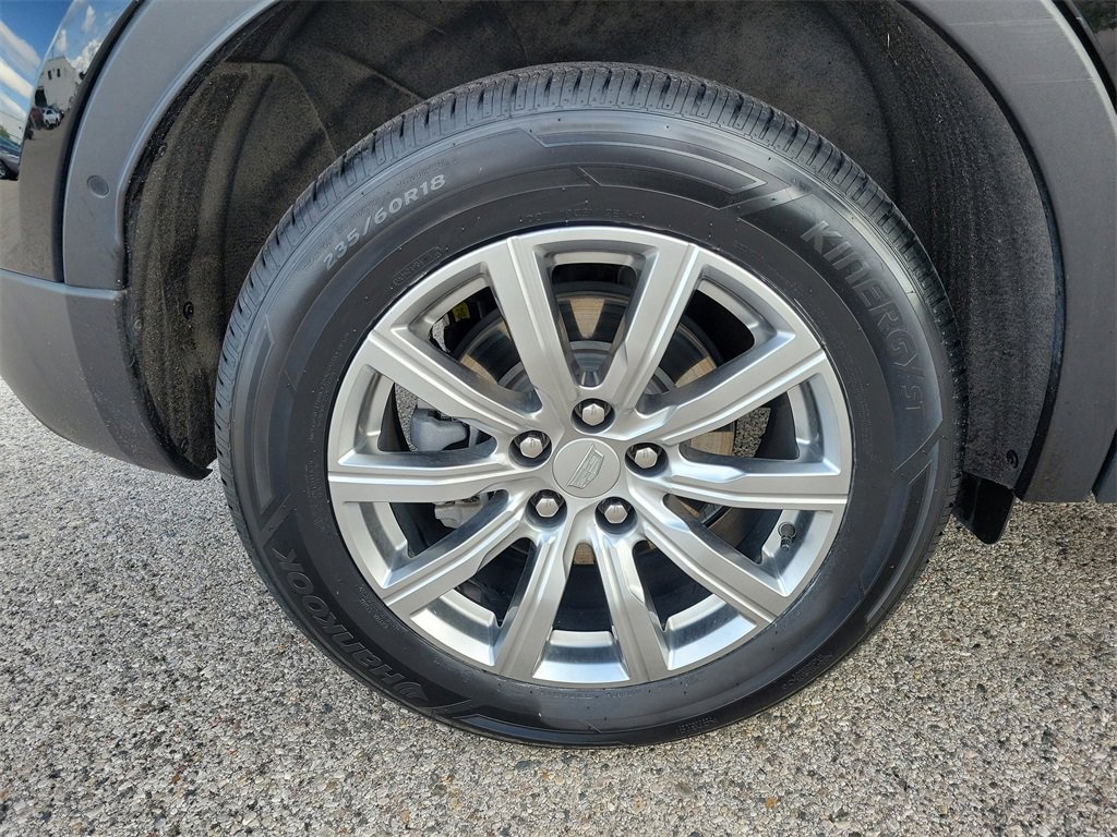 2023 Cadillac XT4 Premium Luxury photo 3